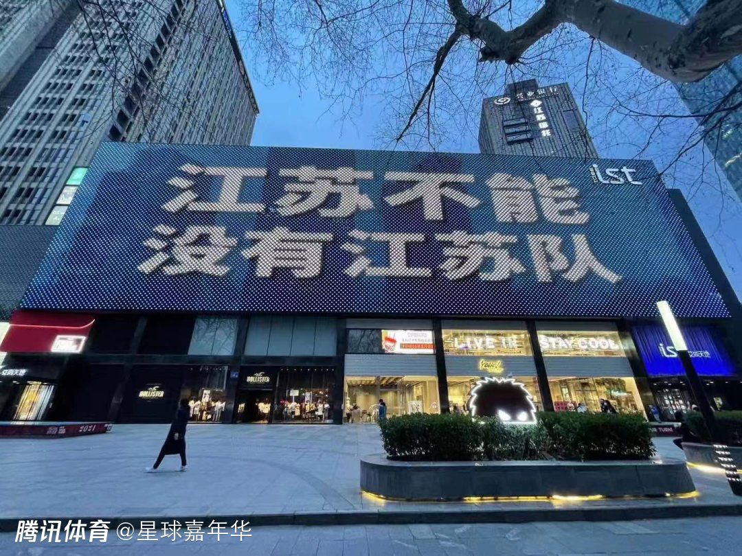 拜仁正在考虑引进若纳坦-塔，据传图赫尔欣赏他，因为他在防线上位置很灵活。